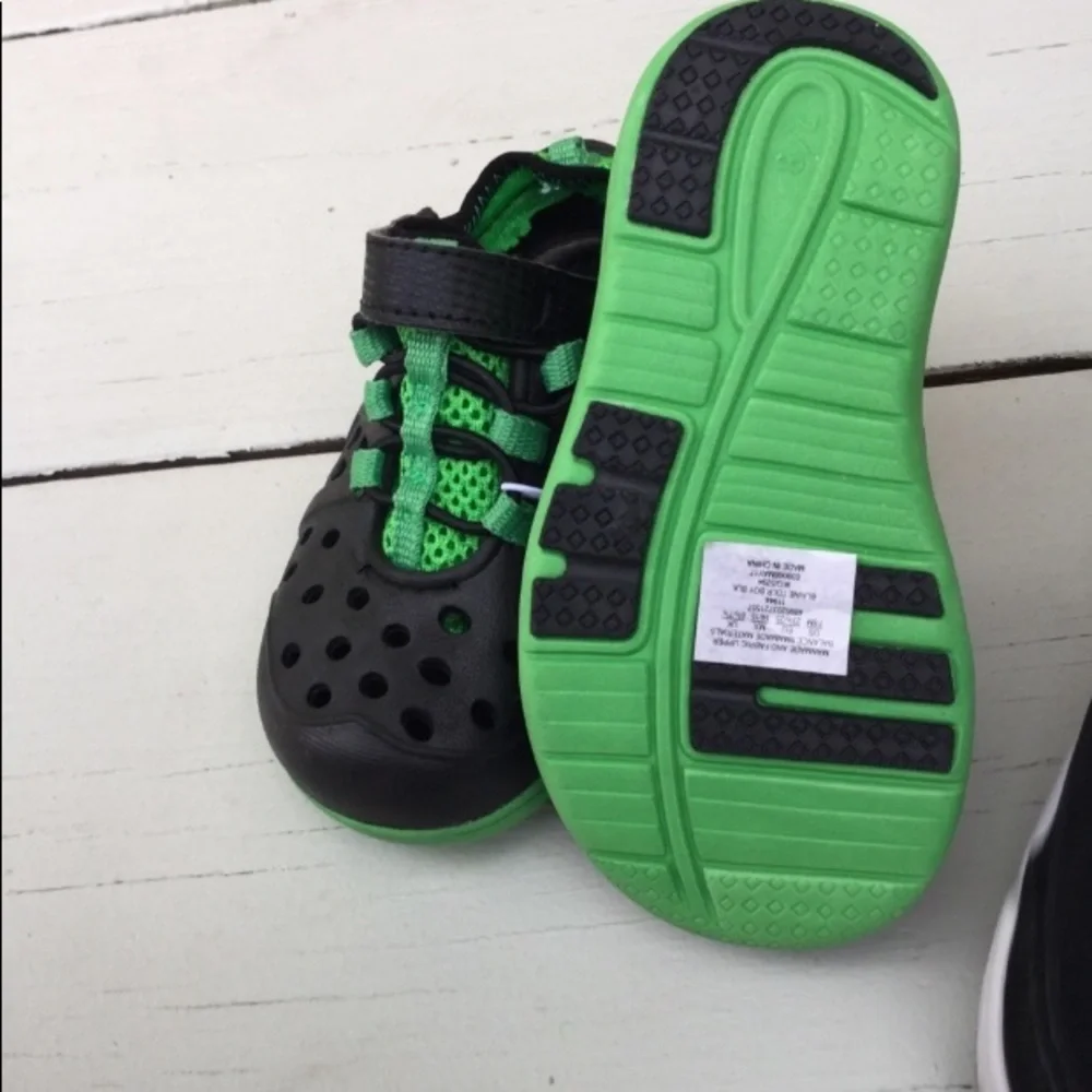 Boys Water shoes NWT